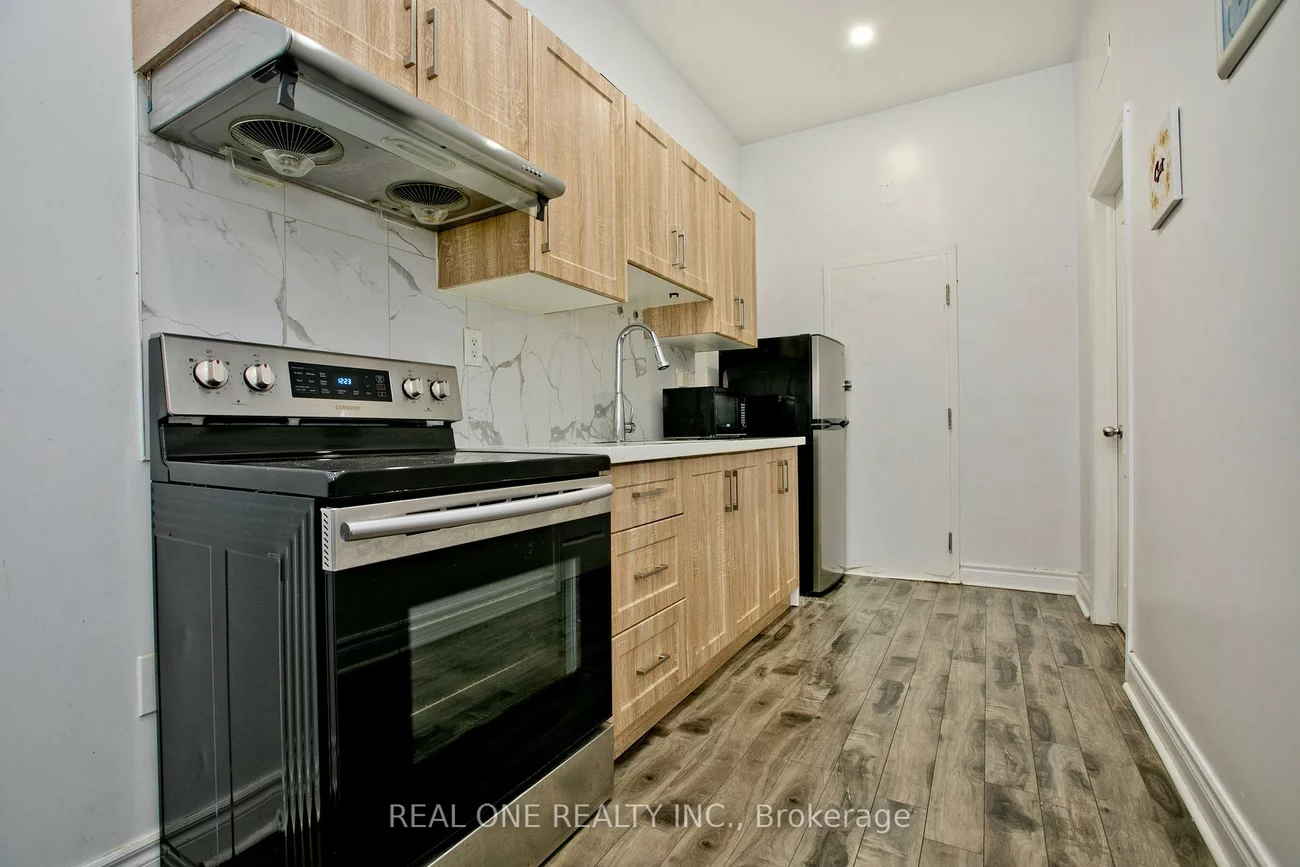 1702, Jane, Weston, Toronto