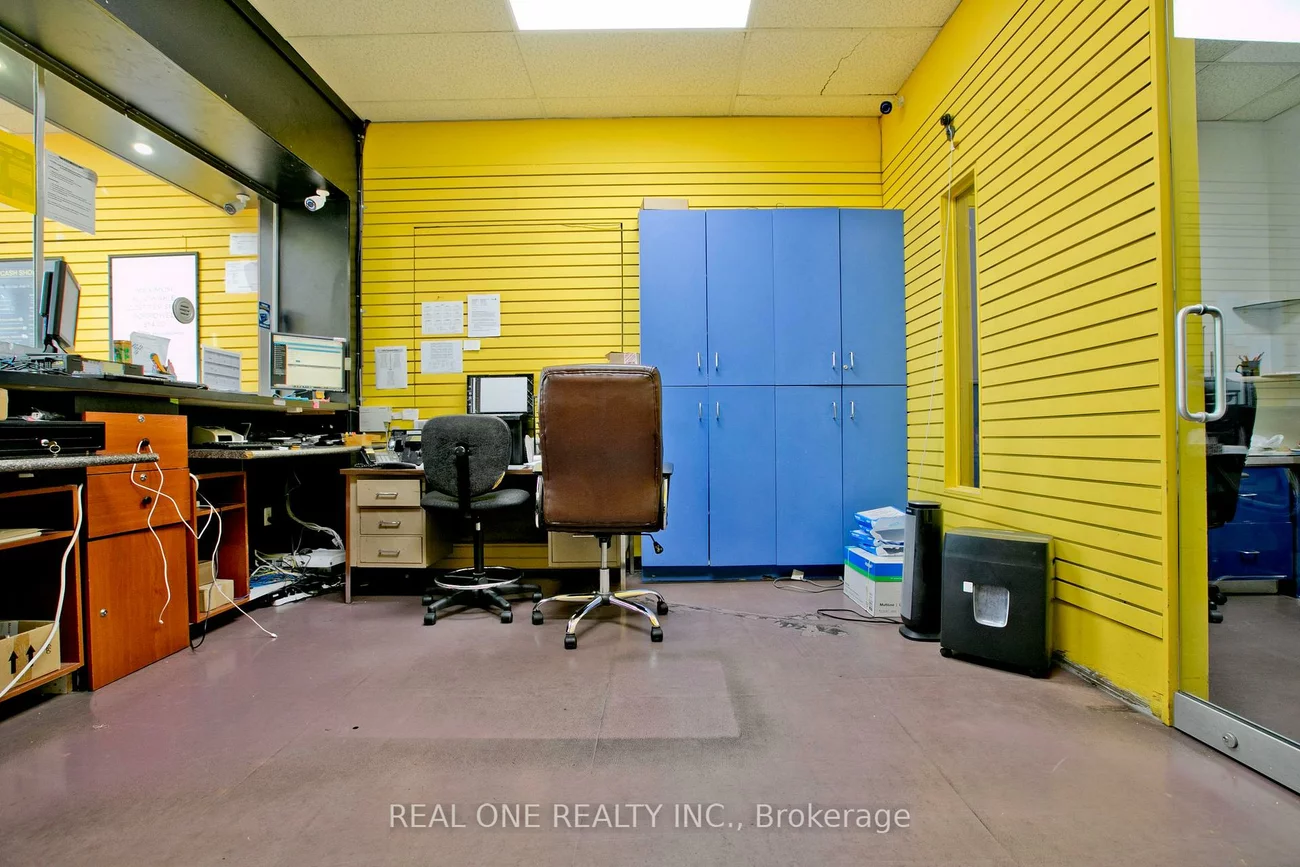 1702, Jane, Weston, Toronto