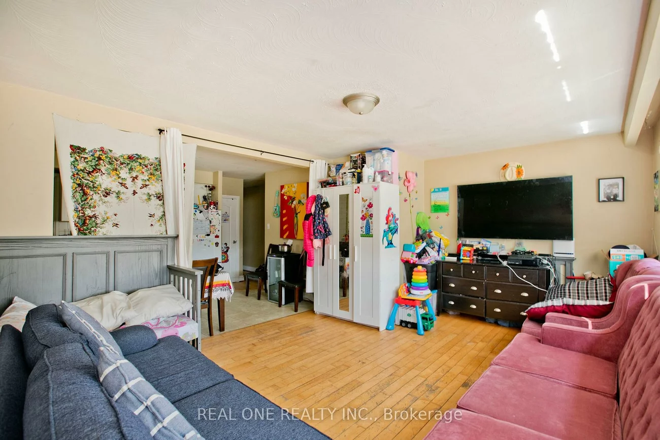 1702, Jane, Weston, Toronto