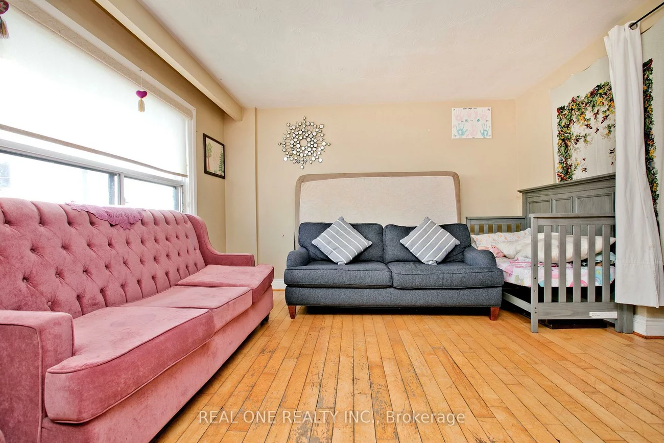 1702, Jane, Weston, Toronto