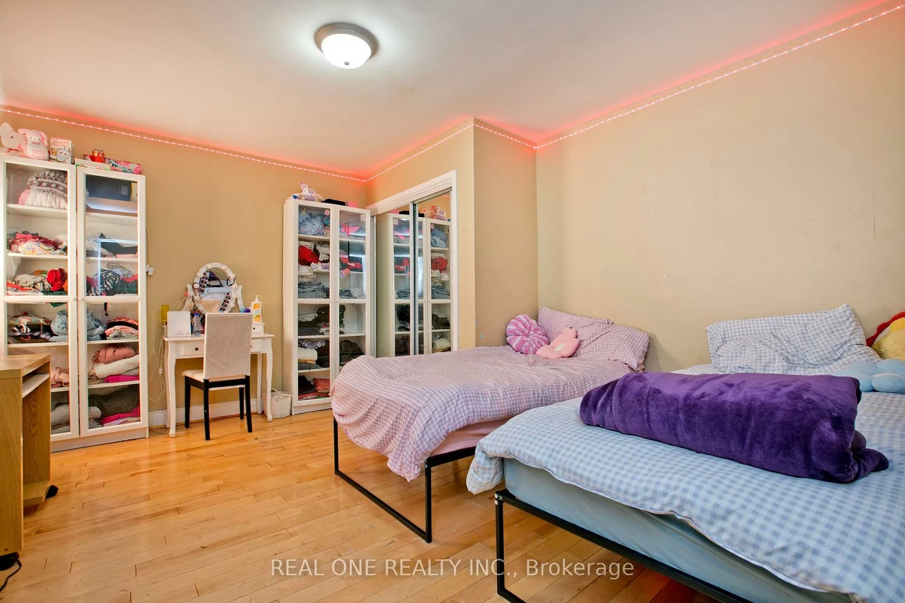 1702, Jane, Weston, Toronto