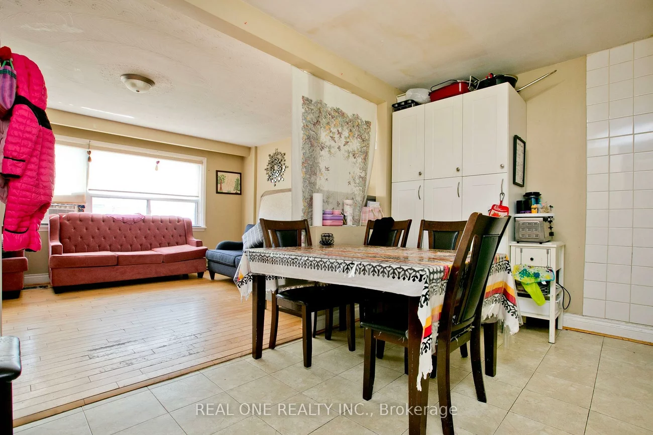 1702, Jane, Weston, Toronto