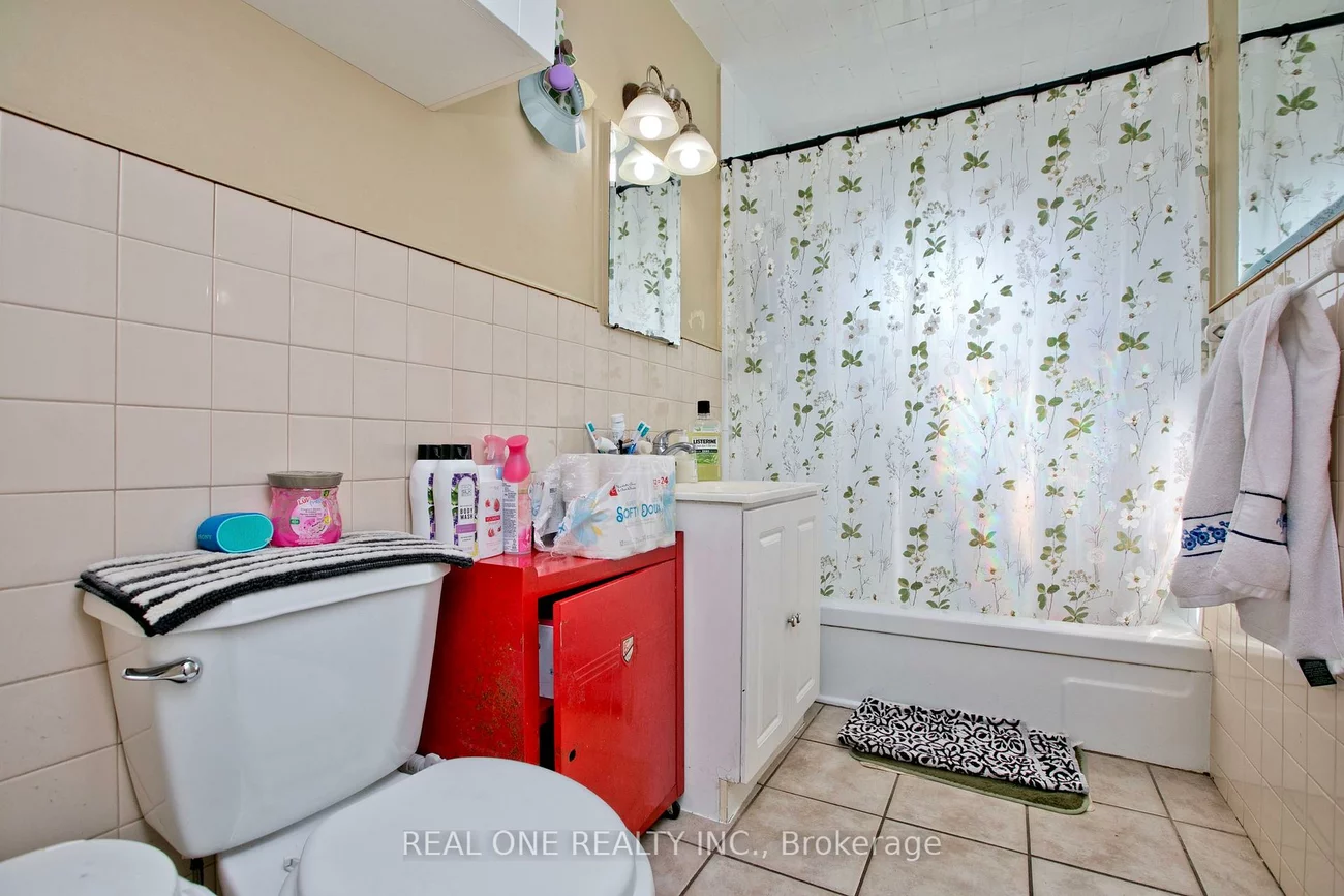 1702, Jane, Weston, Toronto