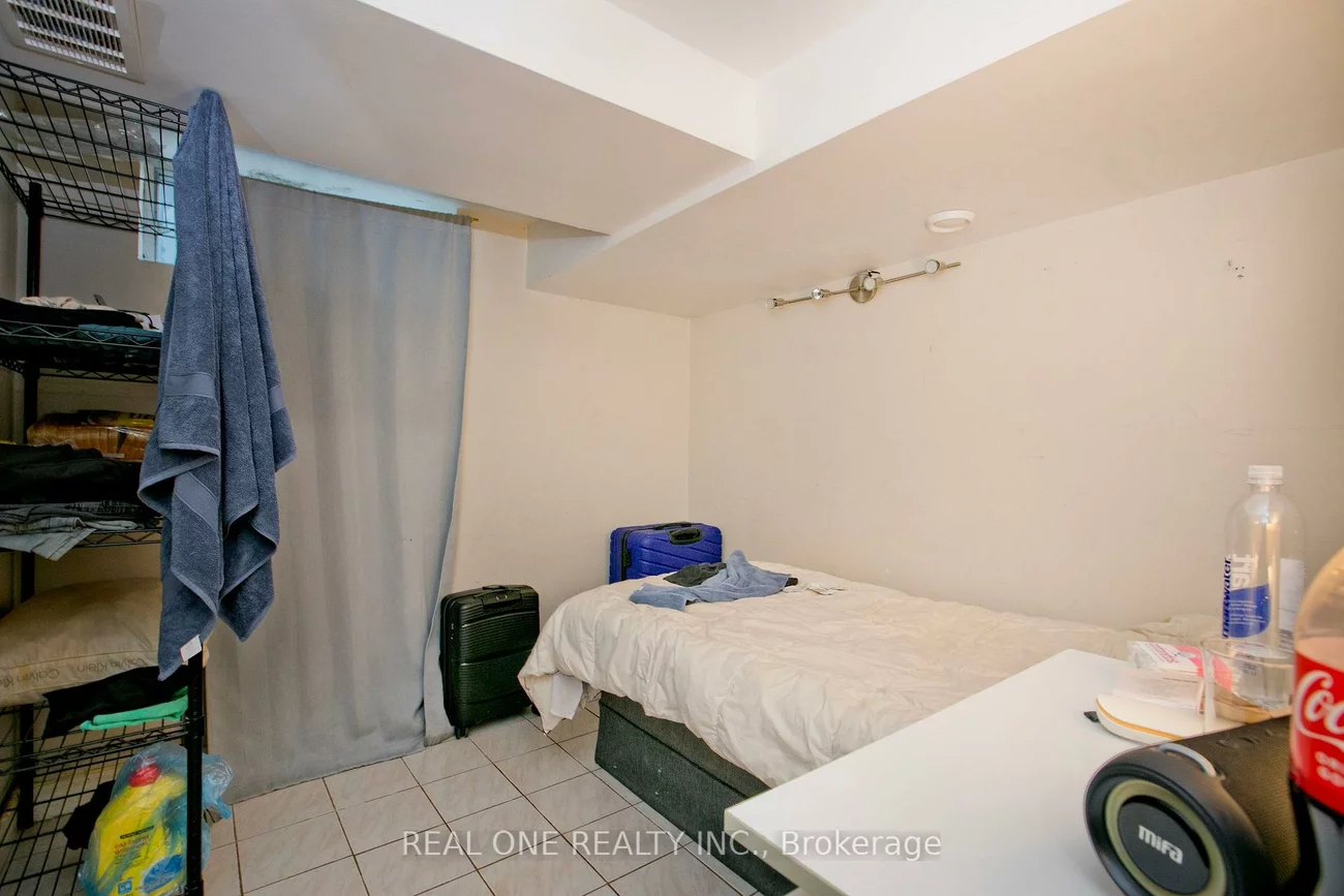 1702, Jane, Weston, Toronto