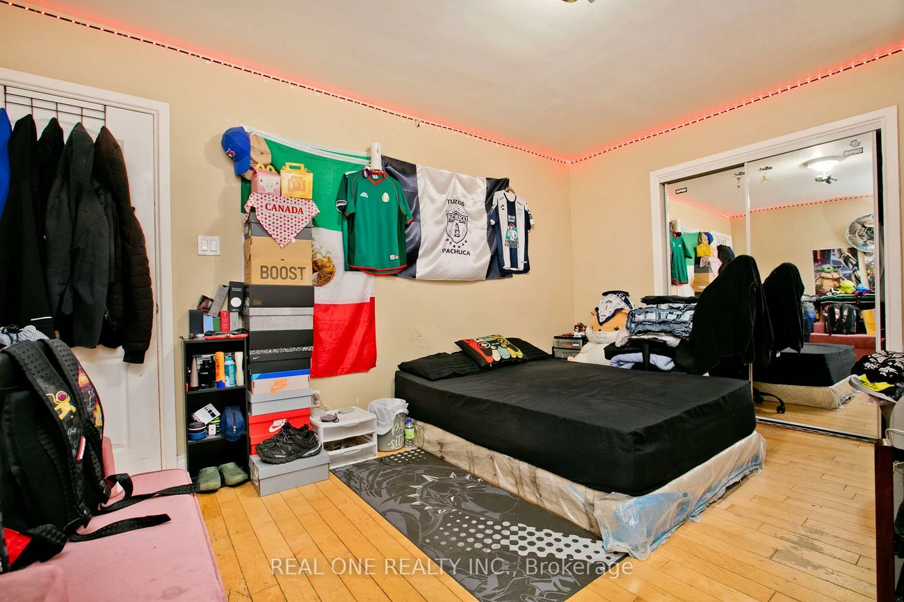 1702, Jane, Weston, Toronto