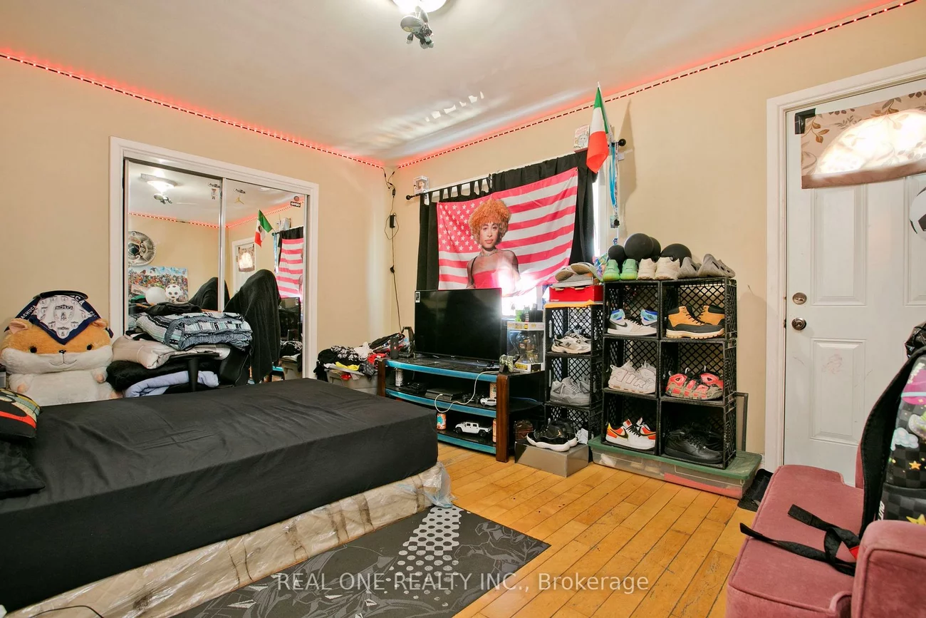 1702, Jane, Weston, Toronto