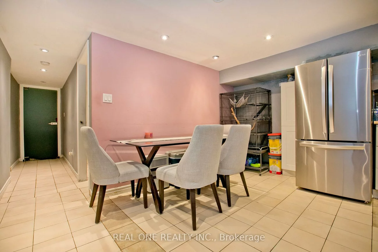 1702, Jane, Weston, Toronto