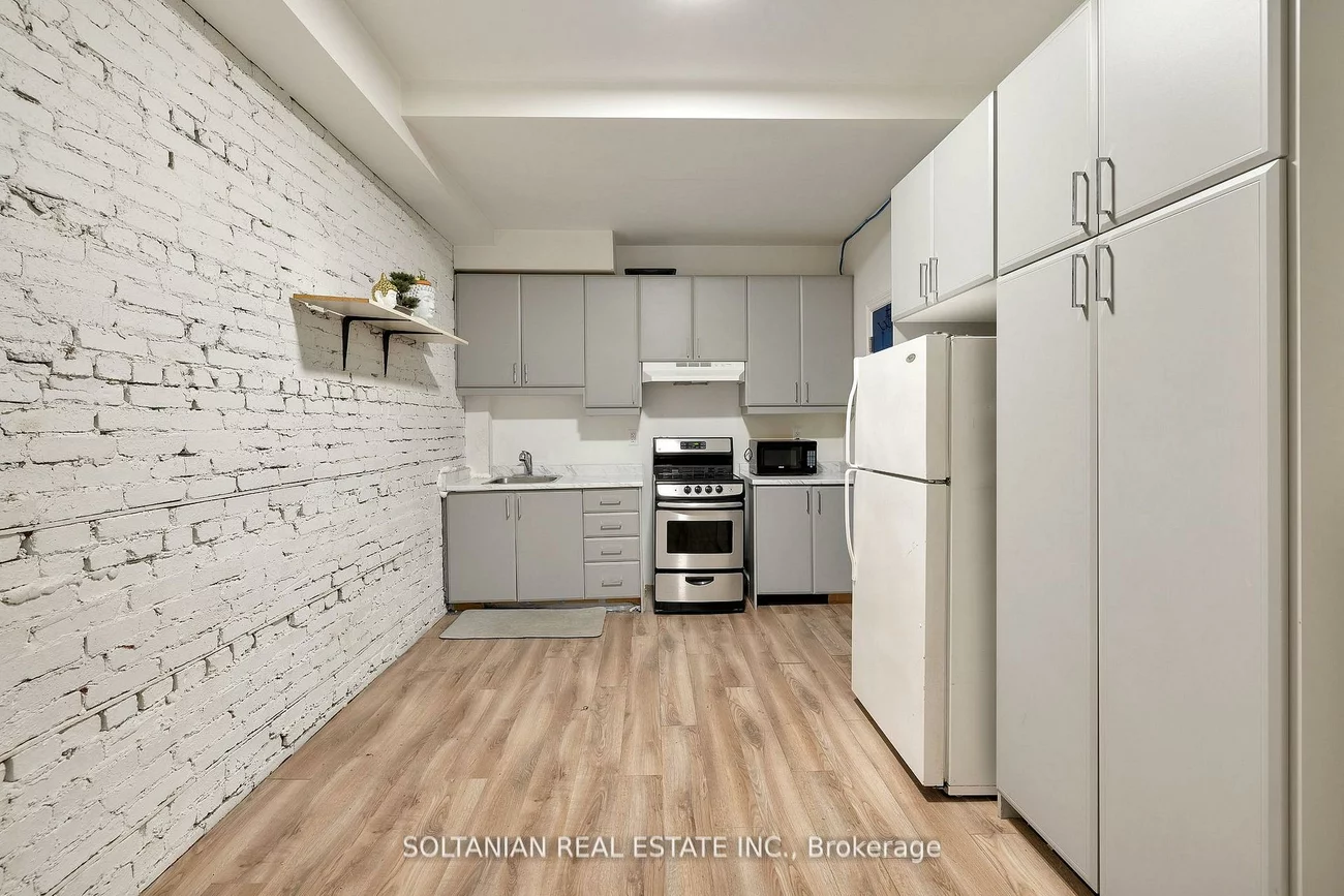 1742, St Clair, Weston-Pellam Park, Toronto