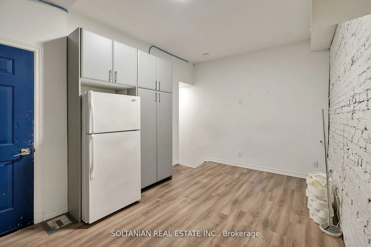 1742, St Clair, Weston-Pellam Park, Toronto