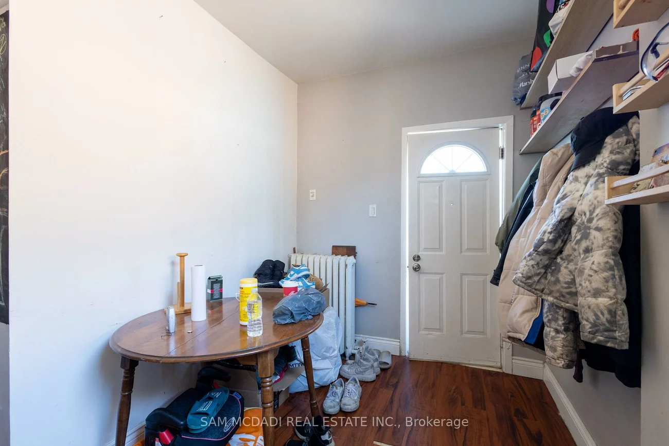 1212, Dufferin, Dovercourt-Wallace Emerson-Junction, Toronto