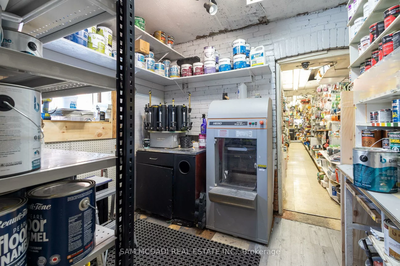 1212, Dufferin, Dovercourt-Wallace Emerson-Junction, Toronto