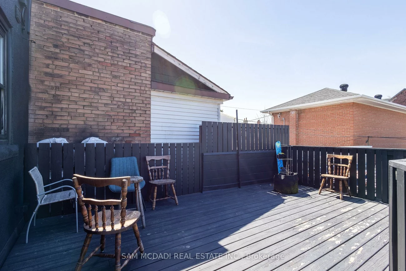 1212, Dufferin, Dovercourt-Wallace Emerson-Junction, Toronto