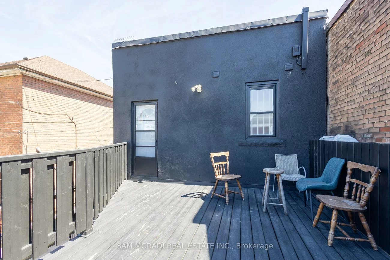 1212, Dufferin, Dovercourt-Wallace Emerson-Junction, Toronto