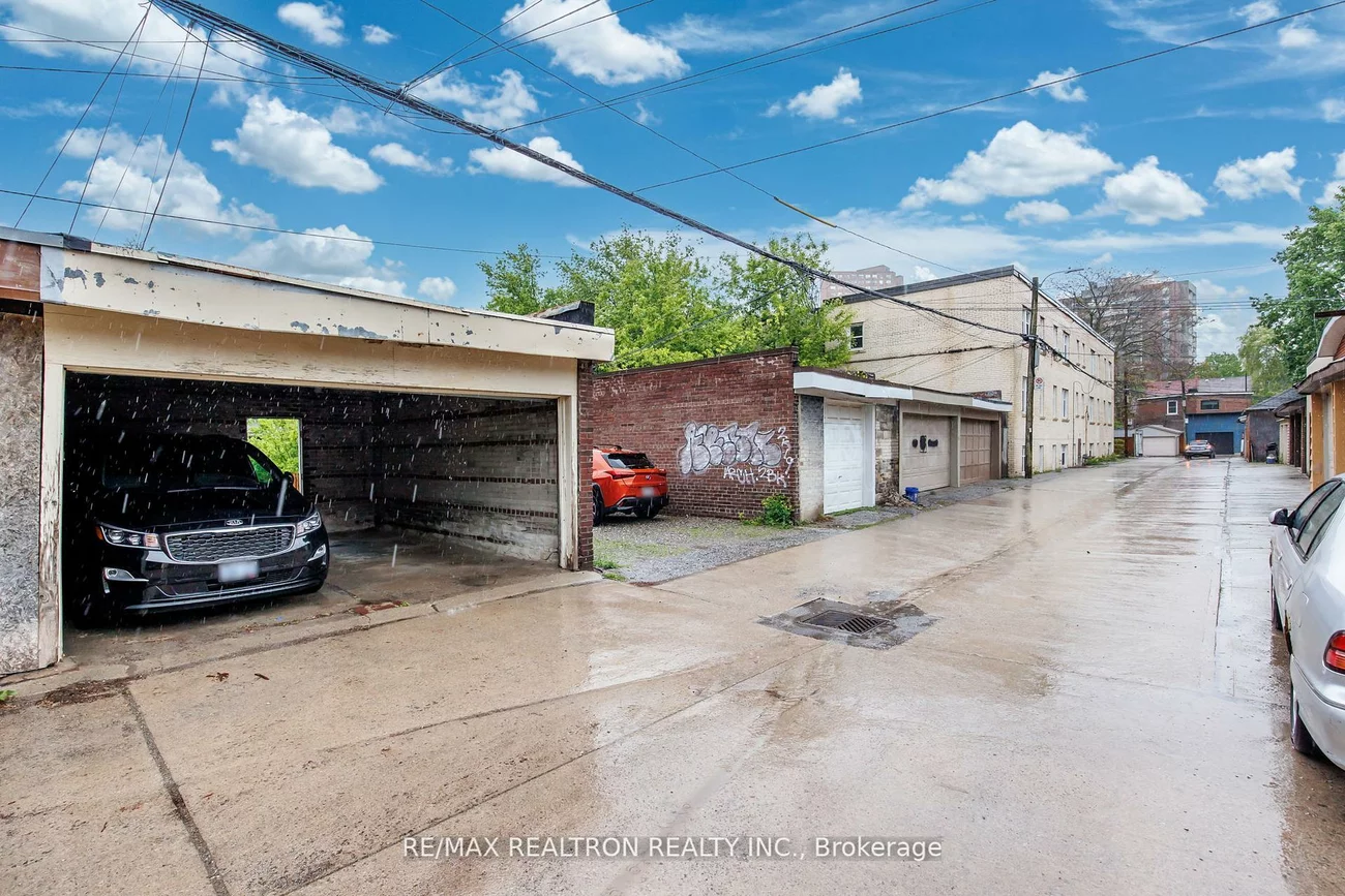 1611, Bloor, High Park-Swansea, Toronto