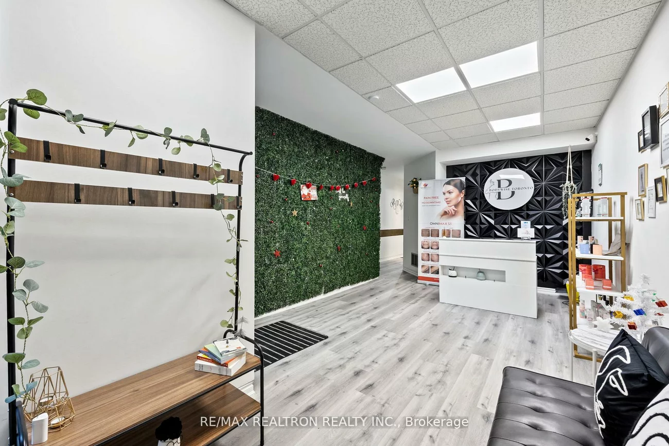 1611, Bloor, High Park-Swansea, Toronto