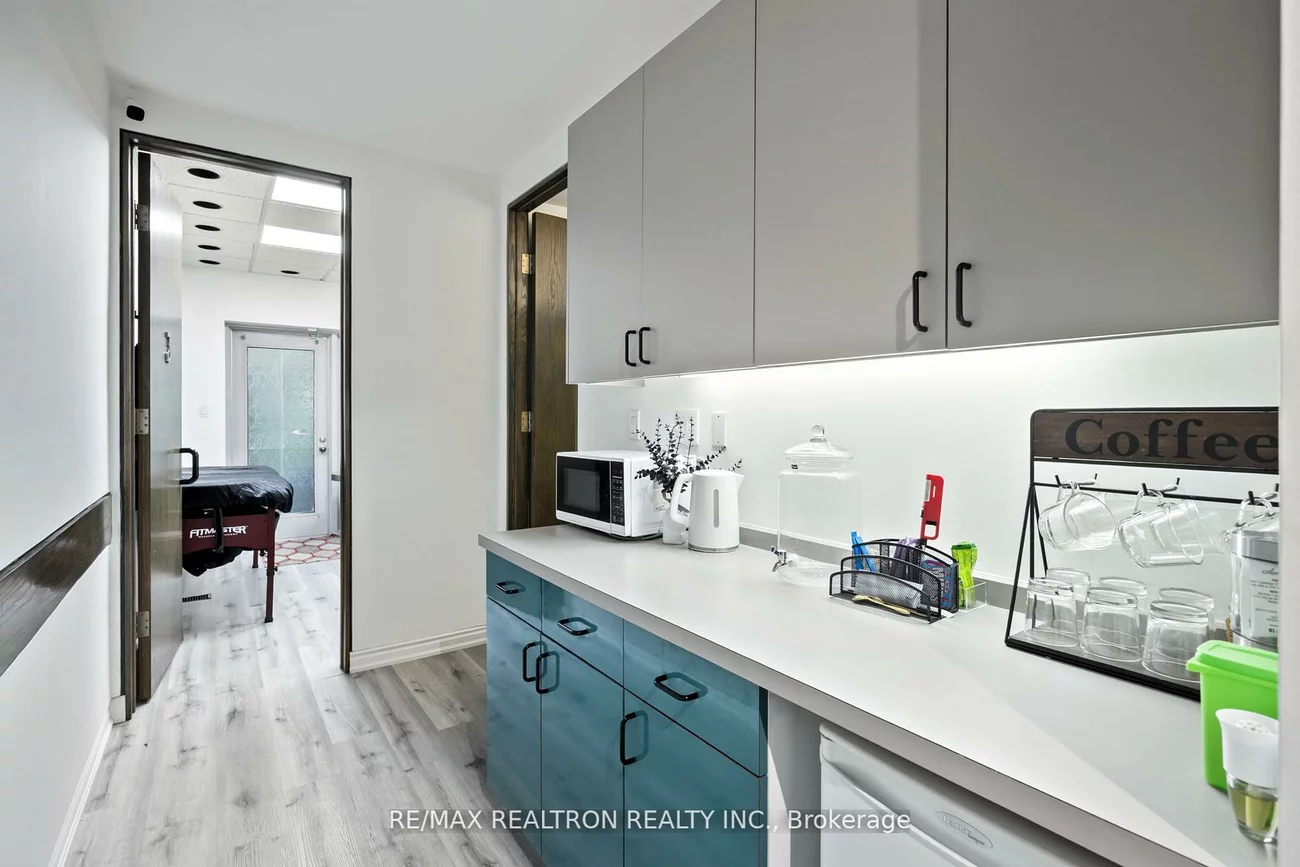 1611, Bloor, High Park-Swansea, Toronto