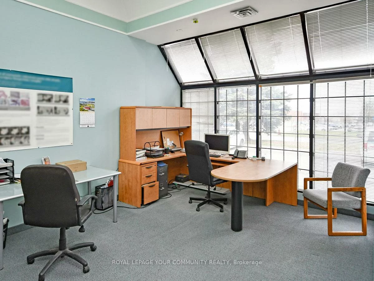 800, Petrolia, York University Heights, Toronto