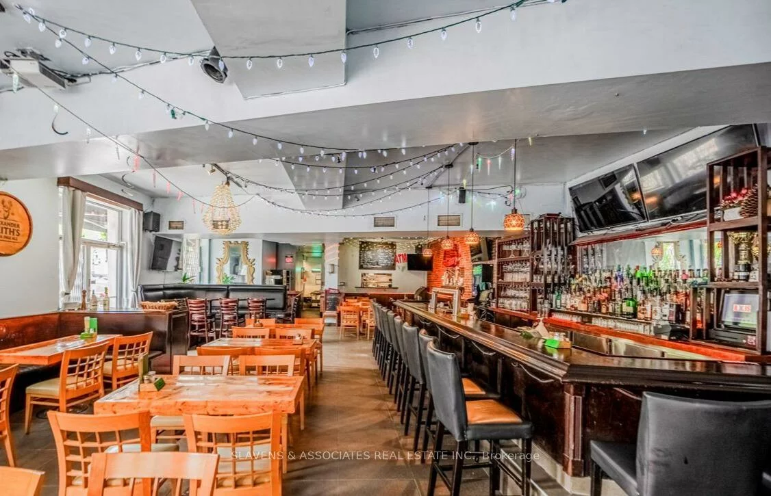 3048, Dundas, Junction Area, Toronto