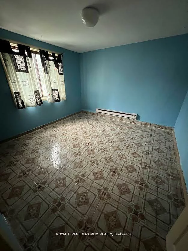 915, Weston, Rockcliffe-Smythe, Toronto