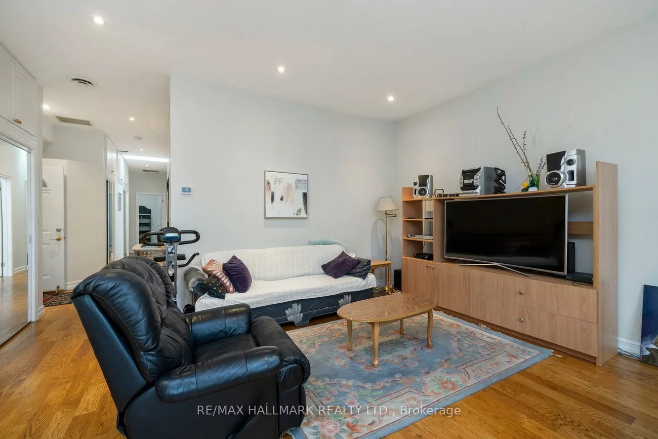 3631, Dundas, Runnymede-Bloor West Village, Toronto