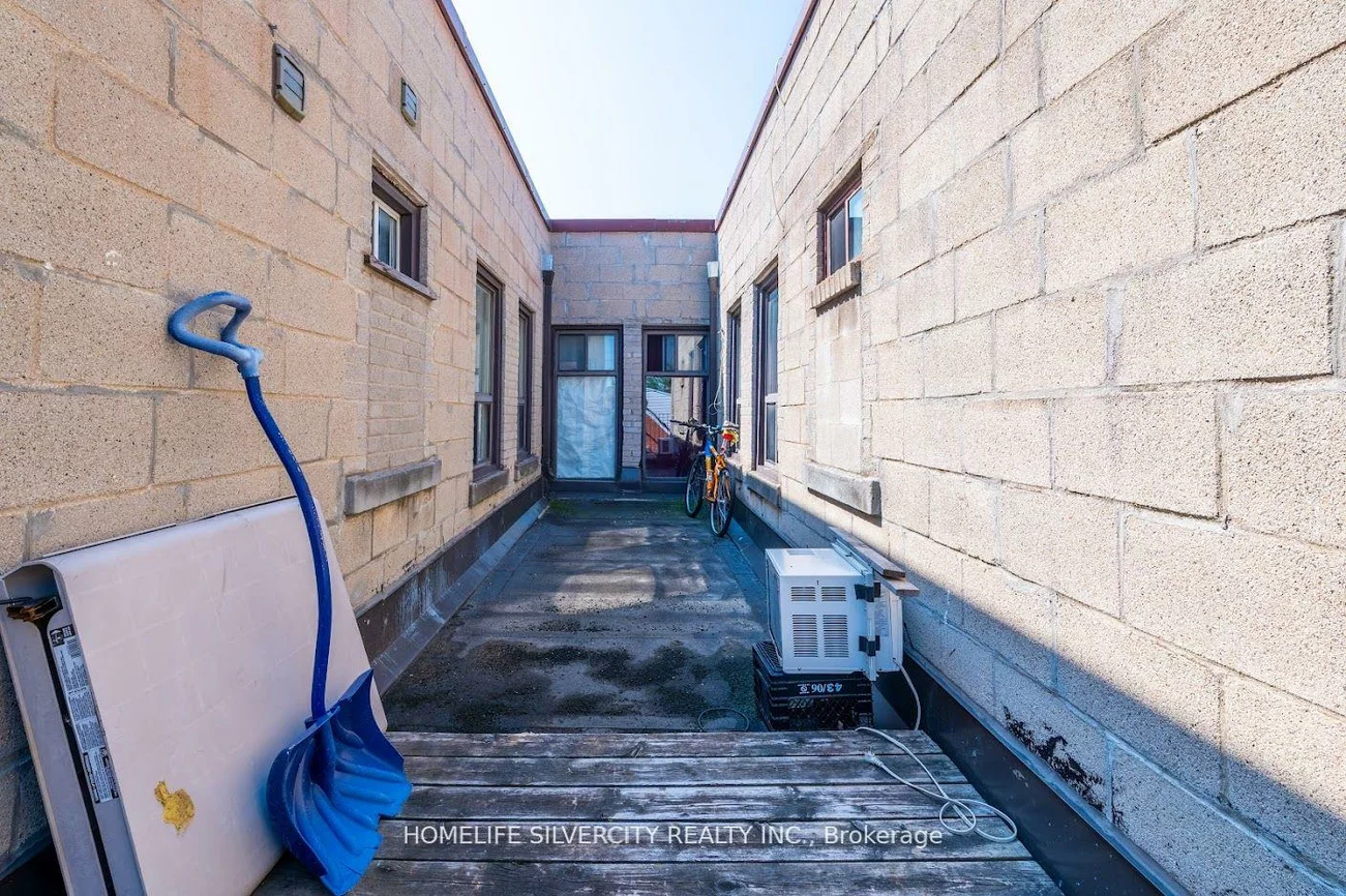 4, Brookhaven, Brookhaven-Amesbury, Toronto