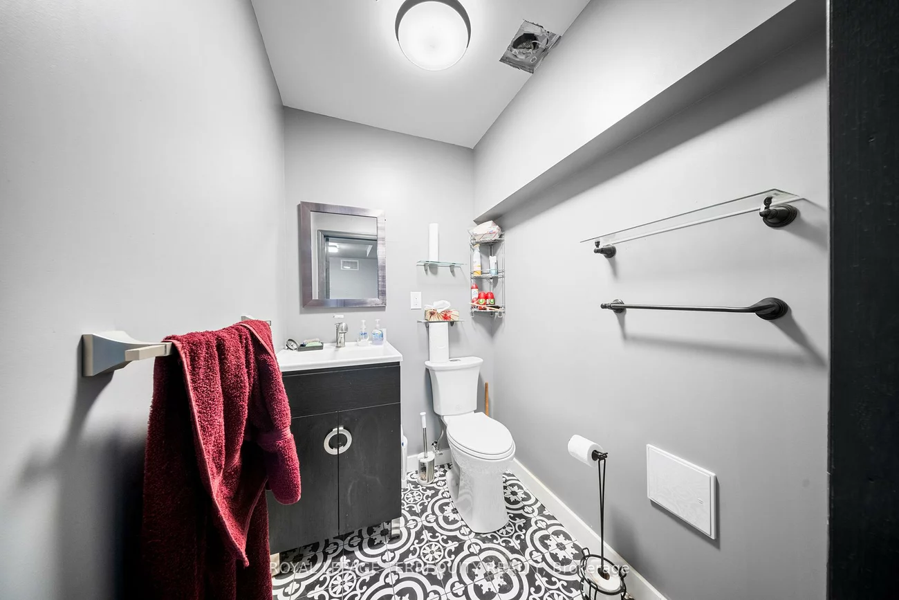 32, Goodmark, West Humber-Clairville, Toronto