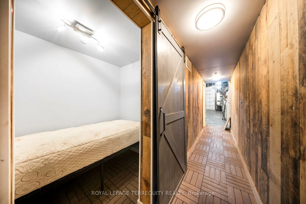 32, Goodmark, West Humber-Clairville, Toronto