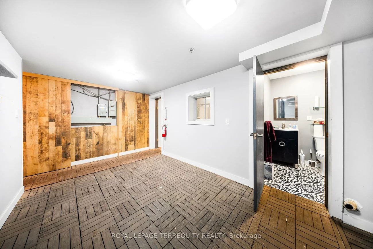 32, Goodmark, West Humber-Clairville, Toronto
