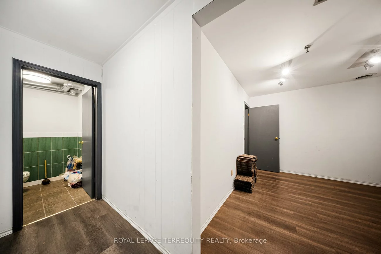 32, Goodmark, West Humber-Clairville, Toronto