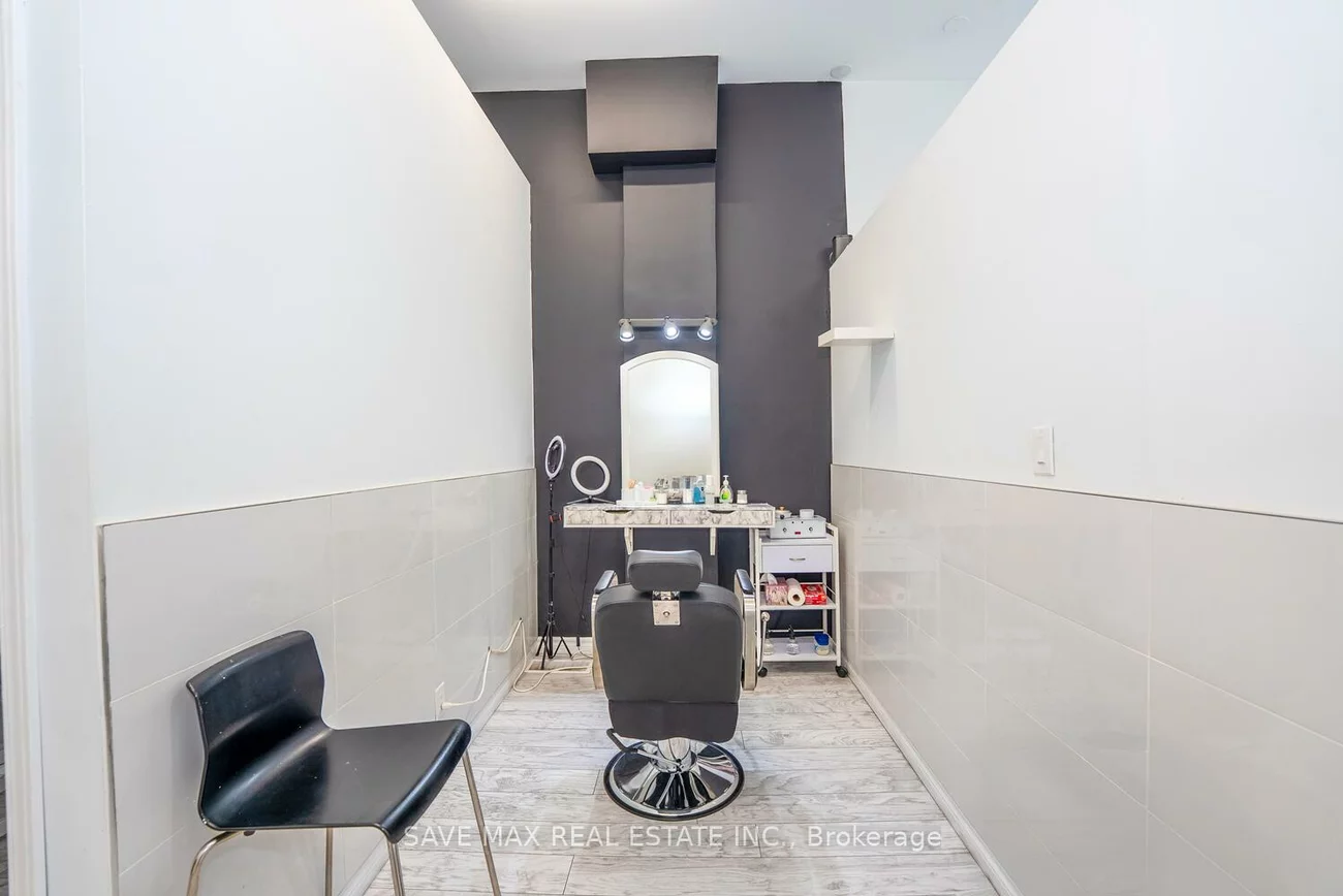 910, Bloor, Dovercourt-Wallace Emerson-Junction, Toronto