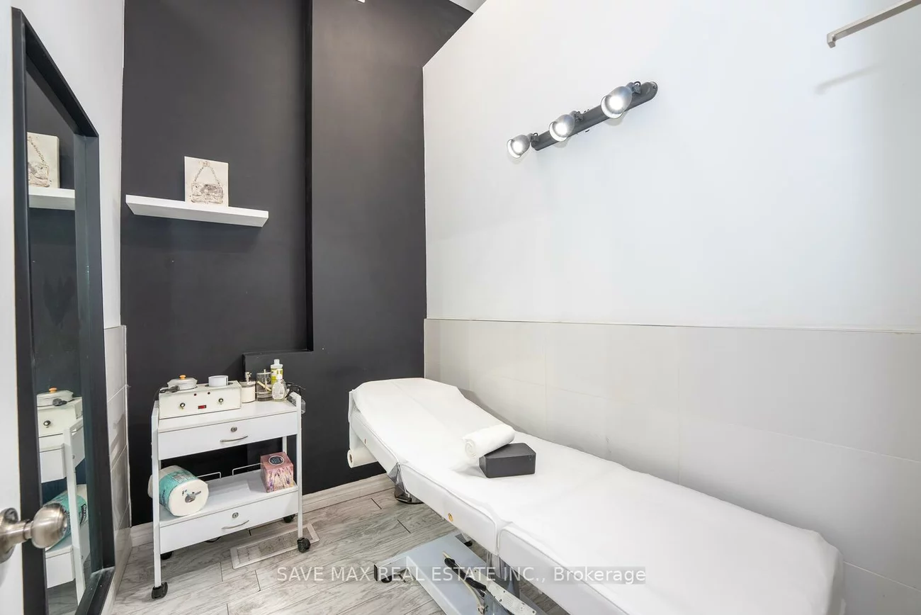 910, Bloor, Dovercourt-Wallace Emerson-Junction, Toronto