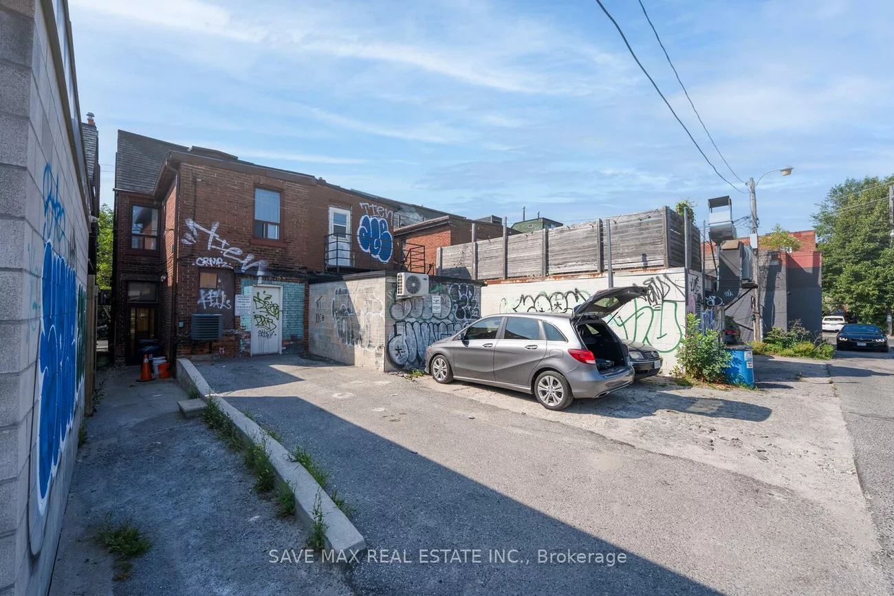 910, Bloor, Dovercourt-Wallace Emerson-Junction, Toronto