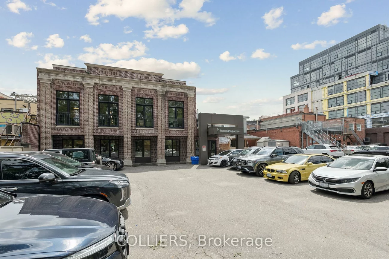 2926, Dundas, Junction Area, Toronto