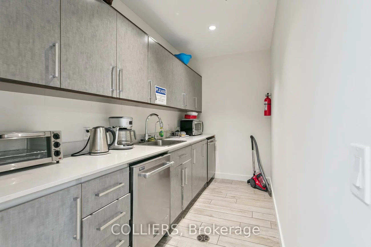 2926, Dundas, Junction Area, Toronto
