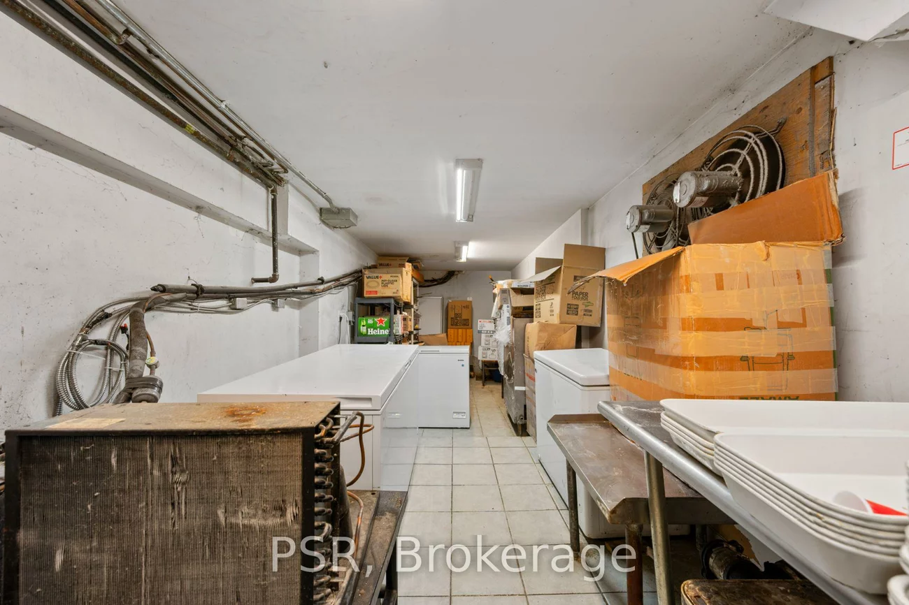 1508, Queen, Roncesvalles, Toronto