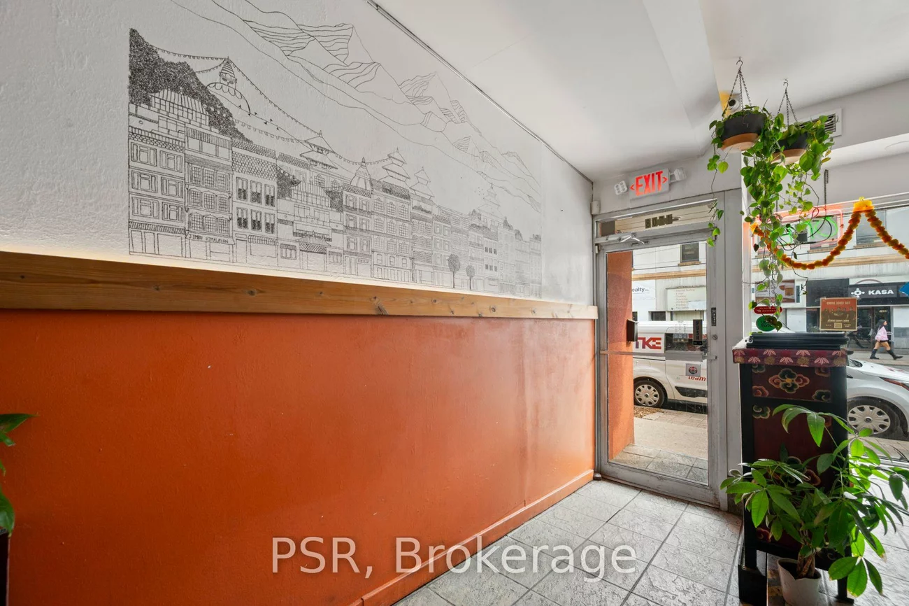 1508, Queen, Roncesvalles, Toronto