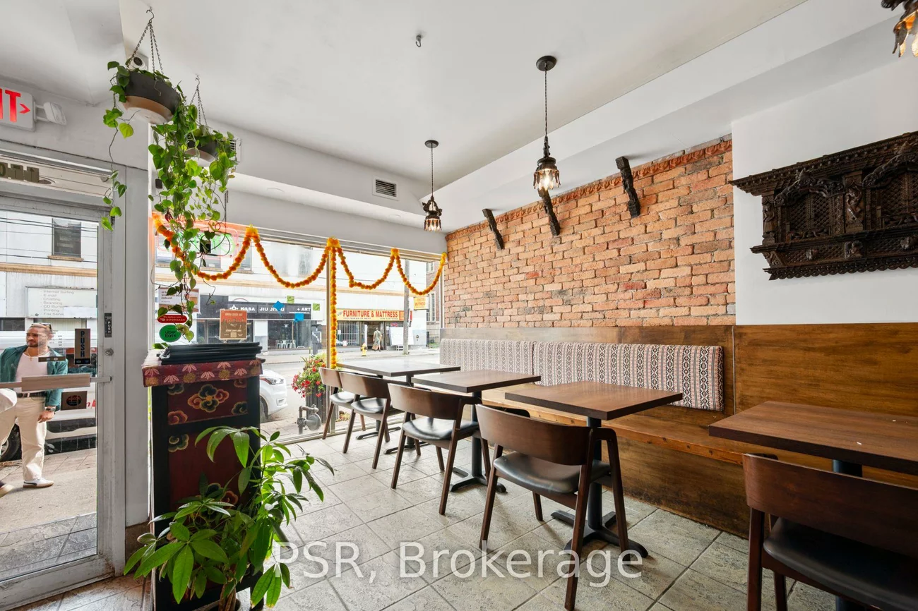 1508, Queen, Roncesvalles, Toronto