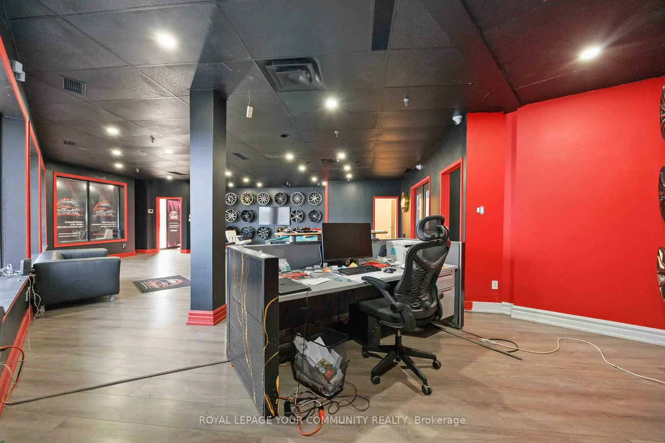 37, Kodiac, York University Heights, Toronto