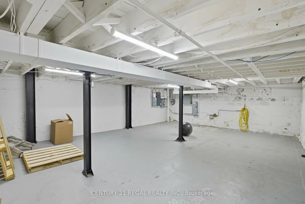 1700, St Clair, Weston-Pellam Park, Toronto