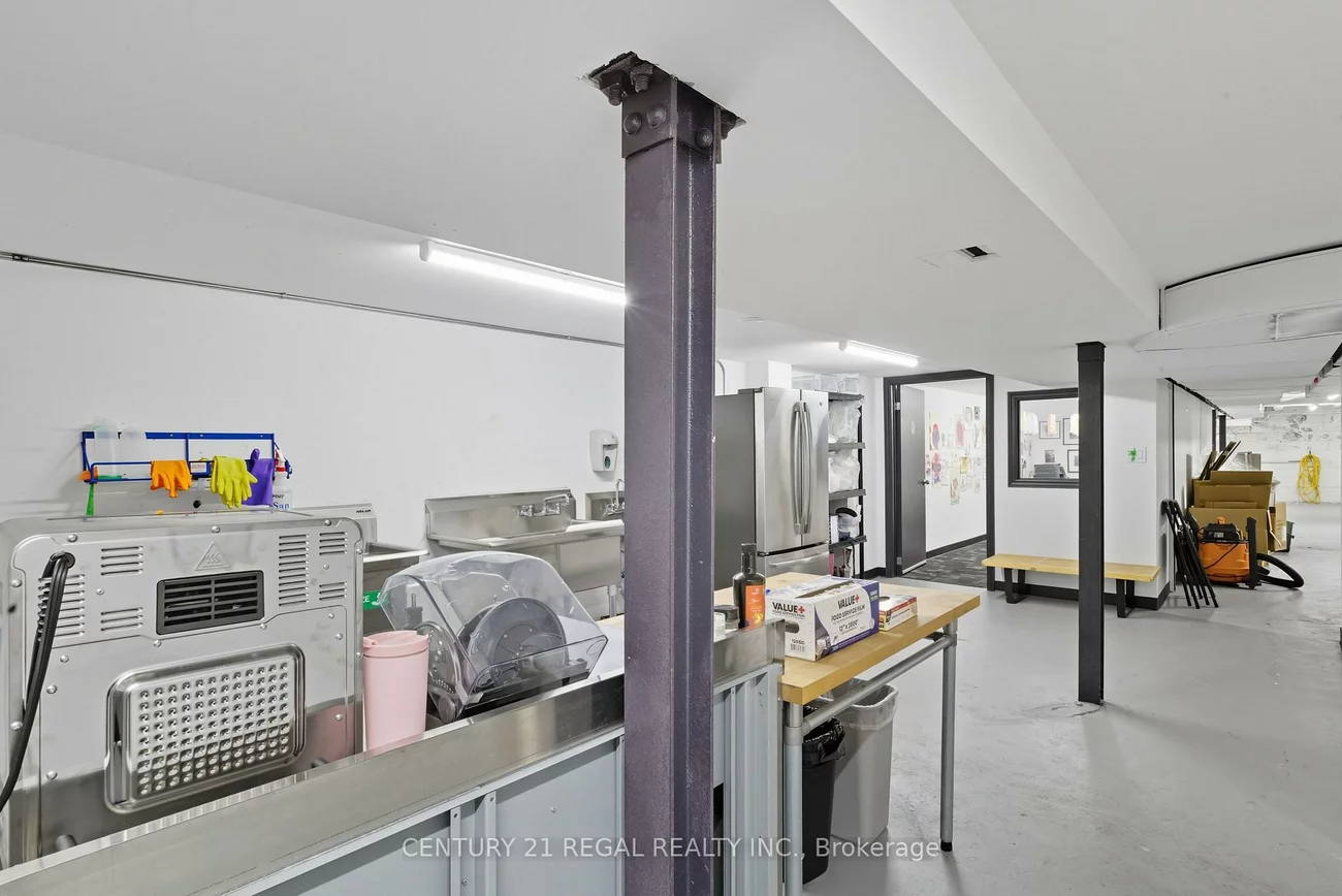 1700, St Clair, Weston-Pellam Park, Toronto