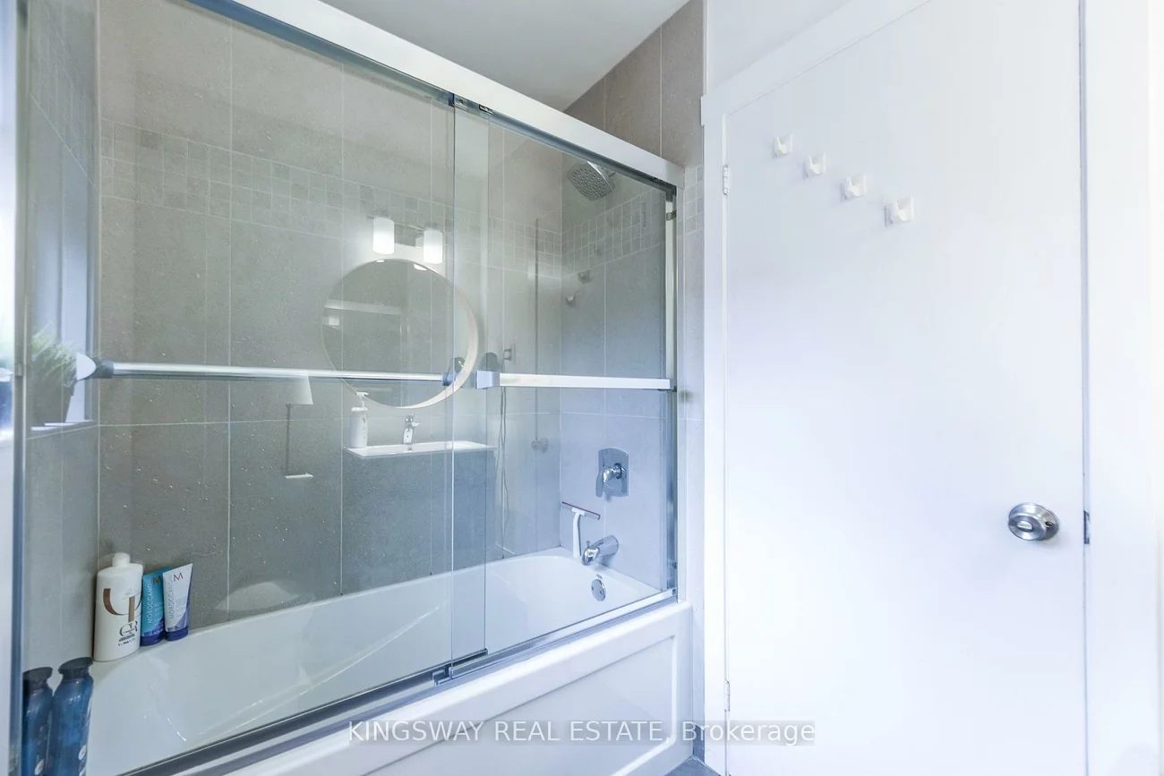 29, Evans, Mimico, Toronto