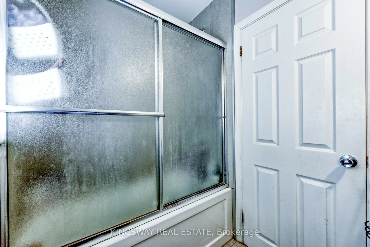 29, Evans, Mimico, Toronto