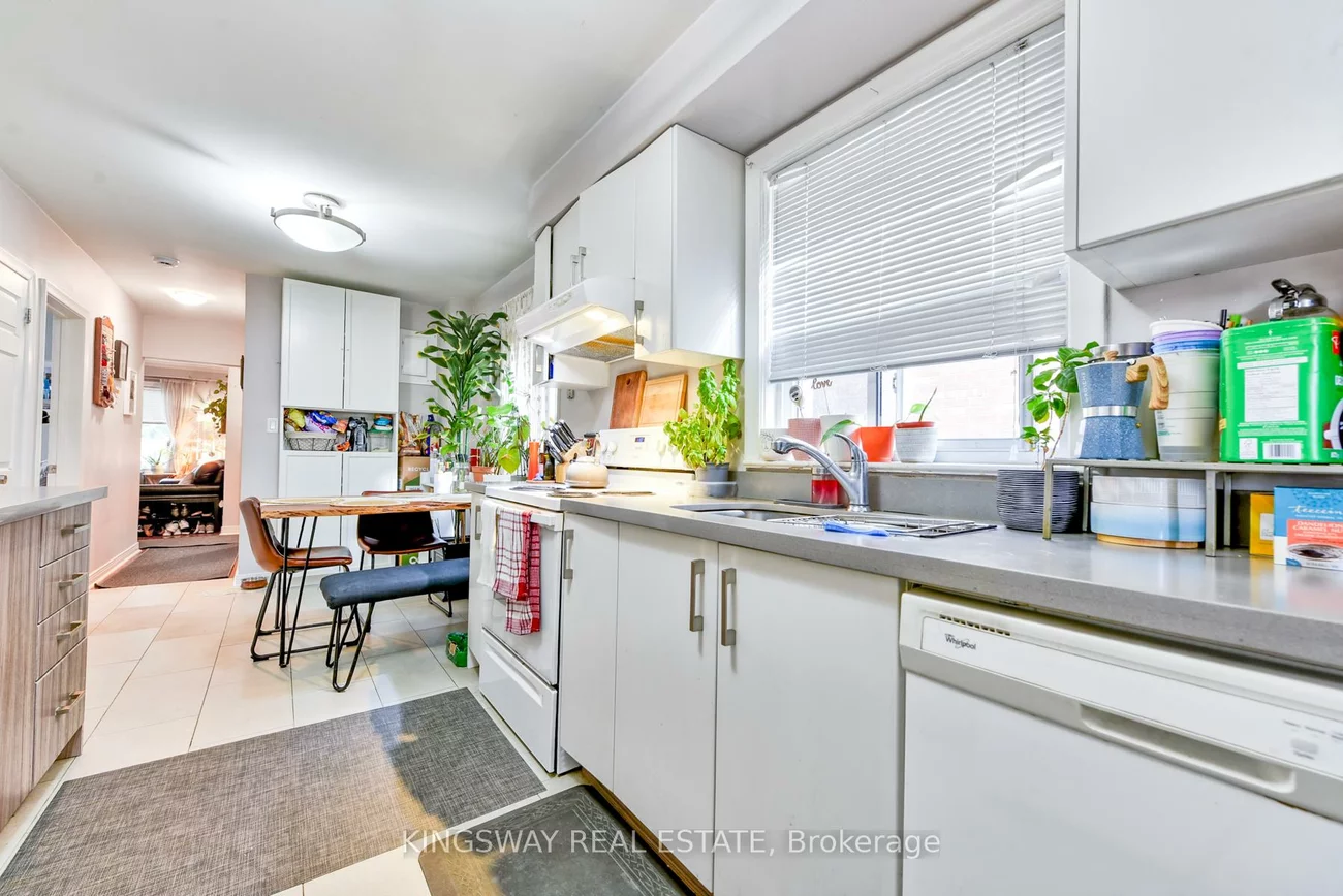 29, Evans, Mimico, Toronto