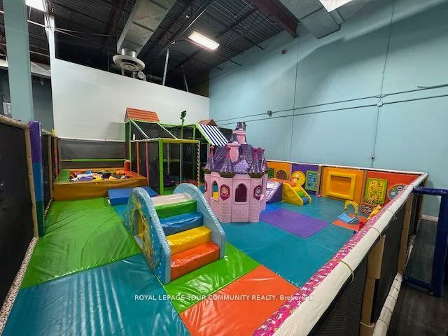 11, Kodiak, York University Heights, Toronto