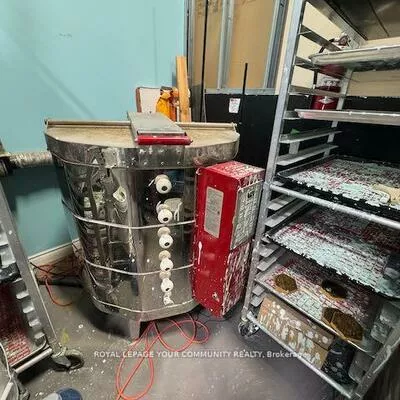 Commercial for sale, 11, Kodiak, York University Heights, Toronto