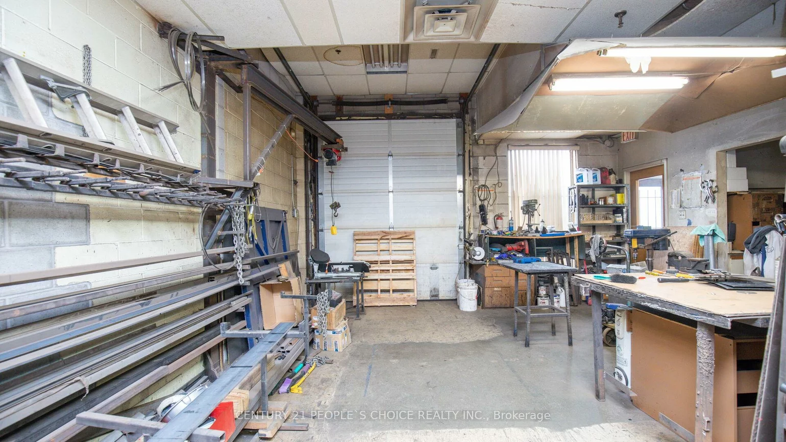 697, Petrolia, York University Heights, Toronto