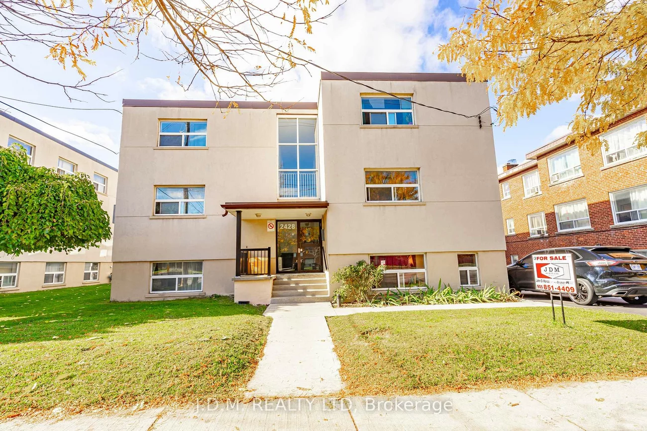 2428, Keele, Maple Leaf, Toronto