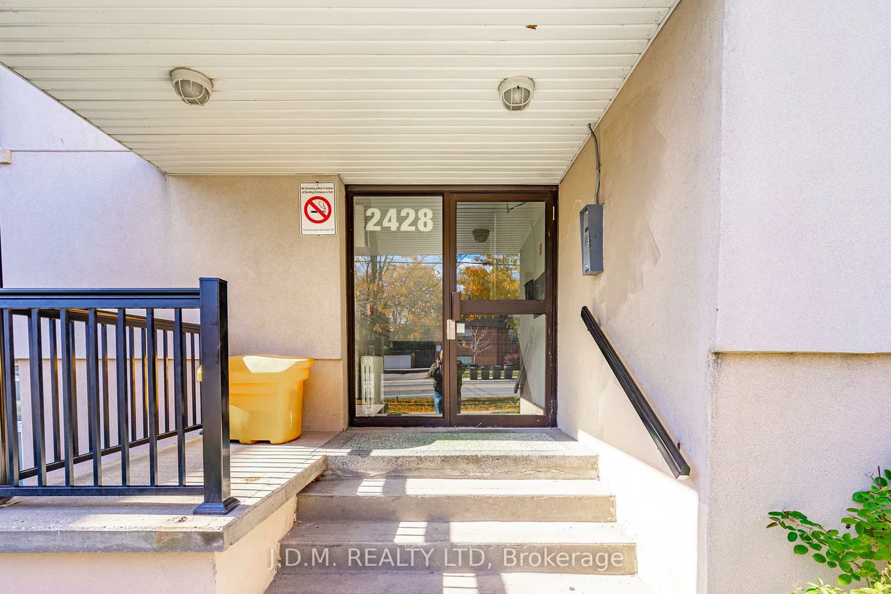 2428, Keele, Maple Leaf, Toronto