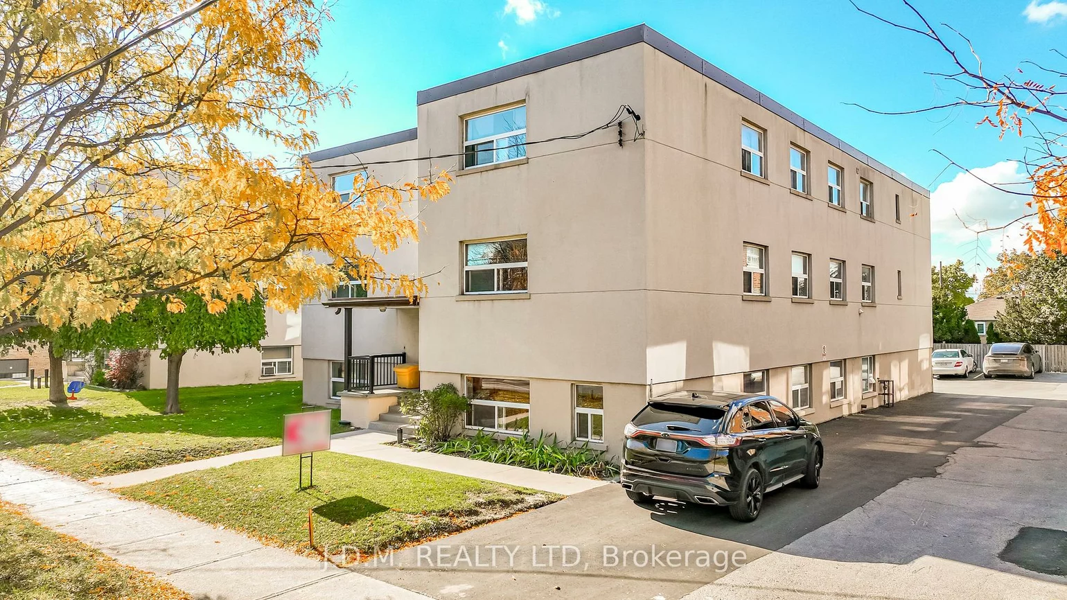 2428, Keele, Maple Leaf, Toronto