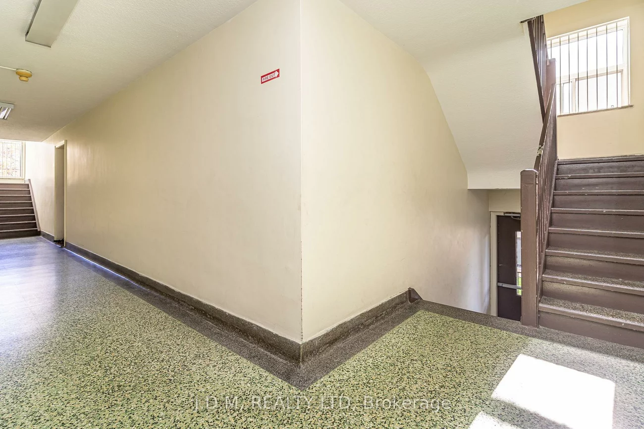 2428, Keele, Maple Leaf, Toronto